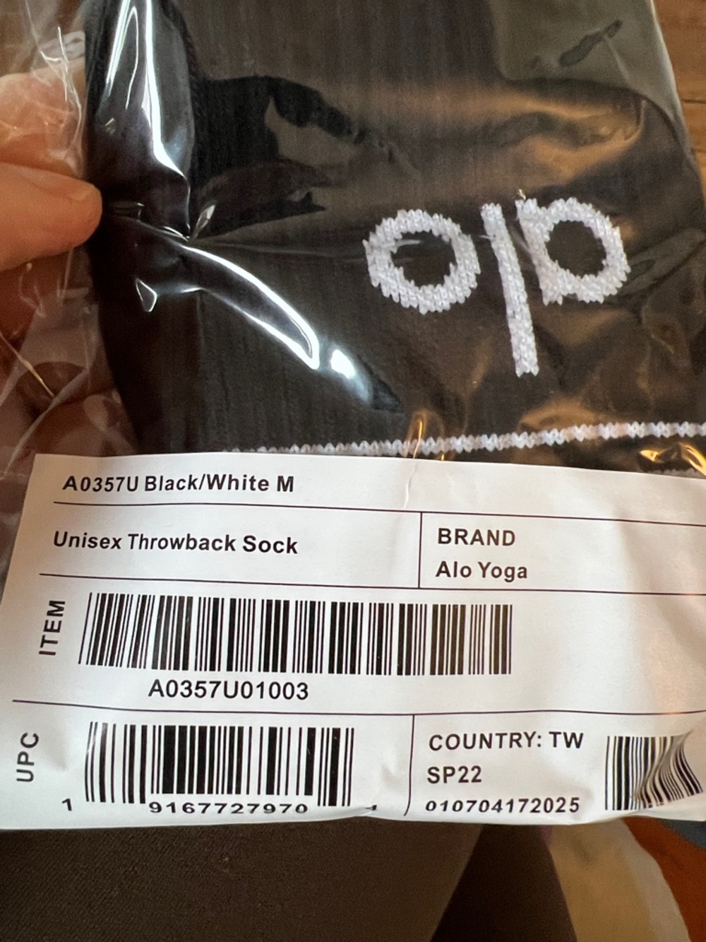 ALO Yoga Black Throwback Athletic Sock Size Medium NWT - Picture 3 of 4